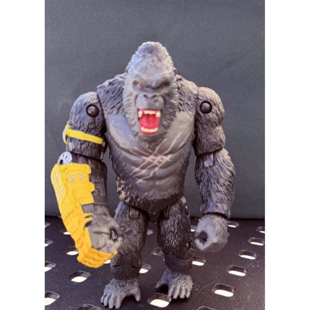 Giant King Kong Action Figure 6.5" Godzilla x Kong with B.E.A.S.T. Glove